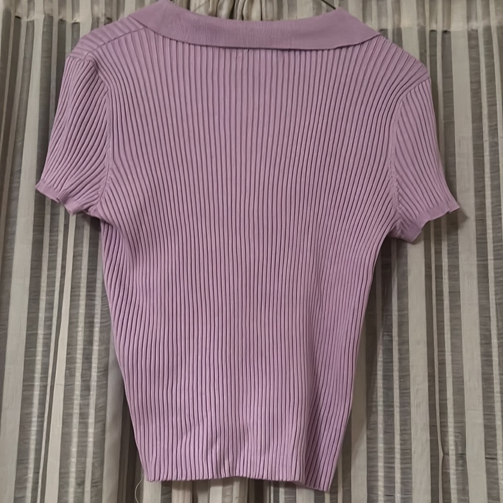 NWT Calvin Klein Jeans Women’s  Med Lavender Ribbed Short Sleeve Half Button Top - Picture 2 of 4